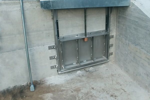 Wild Metal Stahlwasserbau Schützen Spülschütze Vanne de vidange Prise d´eau hydraulic steel construction Gates Flushing gate intake