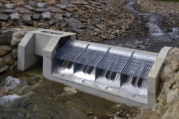 Grizzly Coanda Wild Metal Stahlwasserbau Wasserkraftwerk